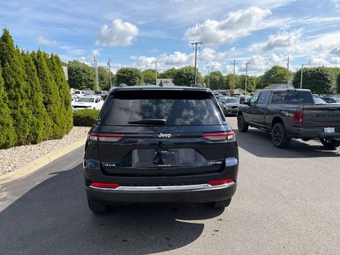 Used 2024 Jeep Grand Cherokee Limited AWD/4WD image 5