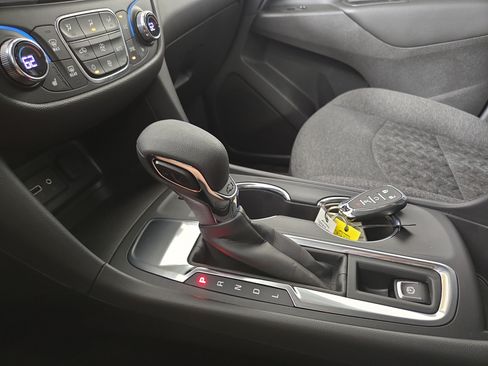 Certified 2024 Chevrolet Equinox LT FWD image 22