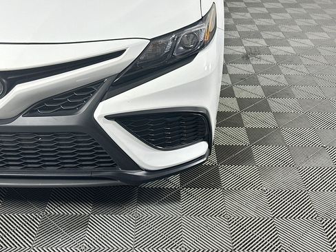 Used 2024 Toyota Camry SE w/ Cold Weather Package FWD image 9