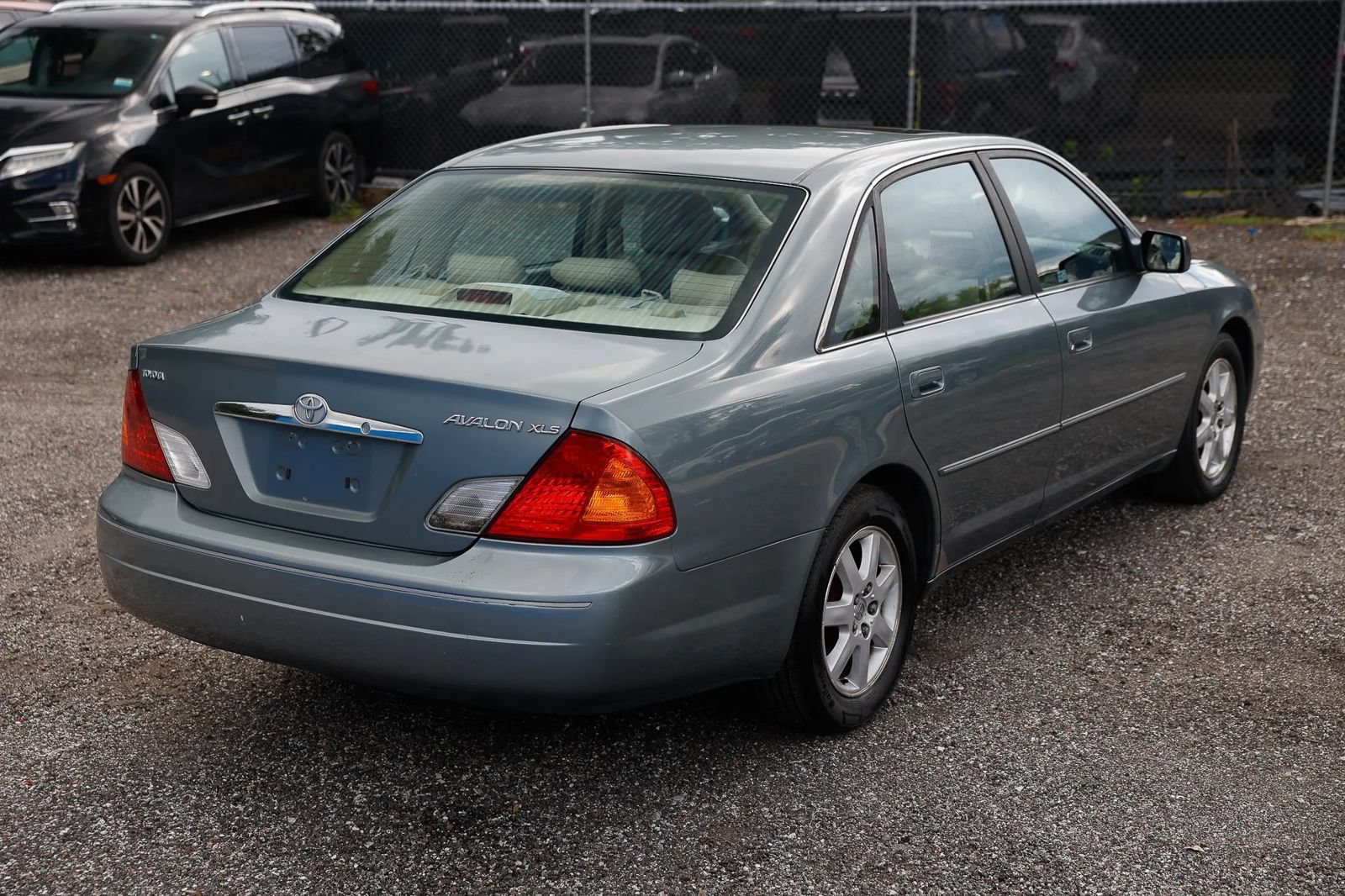 Used 2001 Toyota Avalon XLS w/ Option Pkg 5 FWD image 7