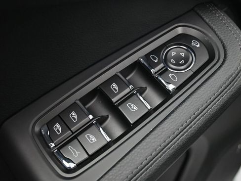 New 2026 Porsche Macan AWD/4WD image 19
