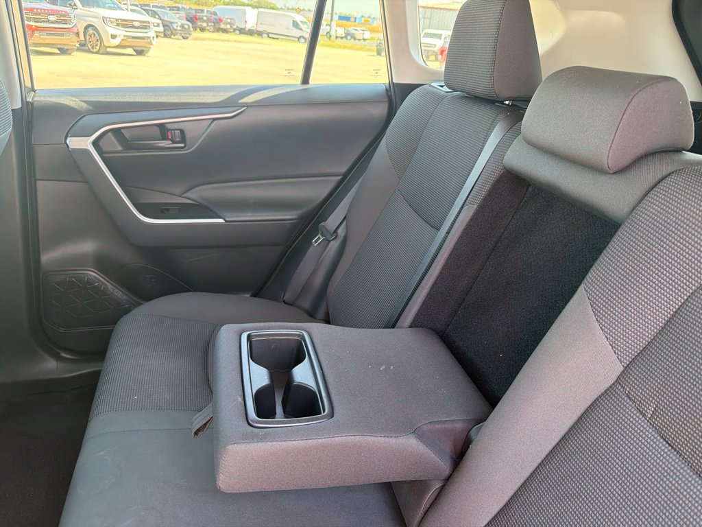 Used 2025 Toyota RAV4 LE AWD/4WD image 28