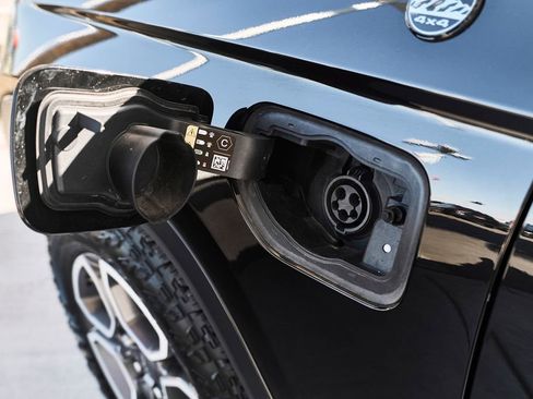 Used 2022 Jeep Grand Cherokee Trailhawk w/ Advanced Protech Group II image 9