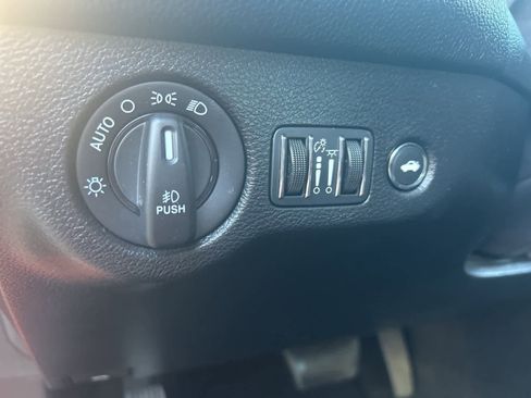 Used 2022 Dodge Challenger R/T image 39