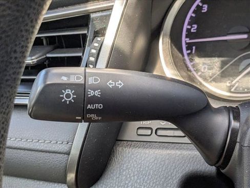 Used 2022 Toyota Camry LE FWD image 6