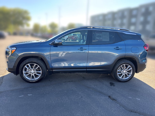 Used 2024 GMC Terrain SLT AWD/4WD image 2