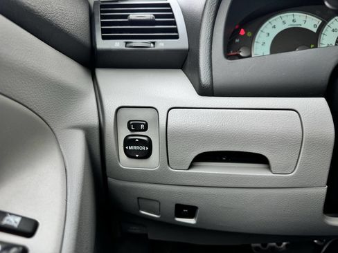 Used 2011 Toyota Camry SE w/ SE Extra-Value Pkg #1 FWD image 29