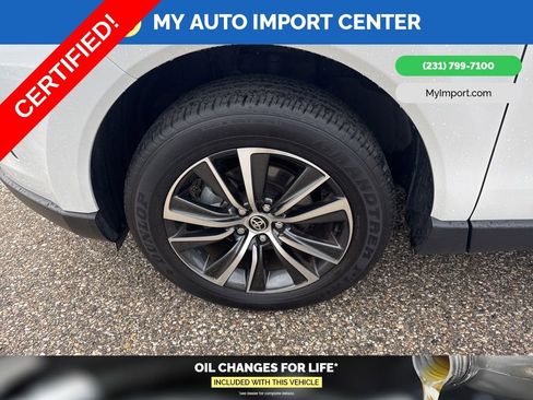 Used 2024 Toyota Venza LE image 8