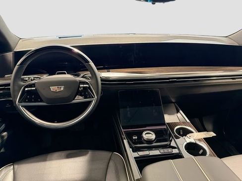 Used 2025 Cadillac Escalade ESV Premium Luxury image 23