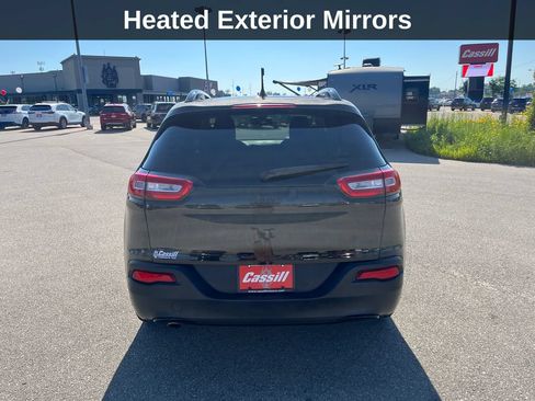 Used 2017 Jeep Cherokee Sport FWD image 5