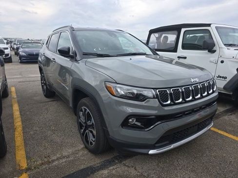 Used 2024 Jeep Compass Limited AWD/4WD image 2