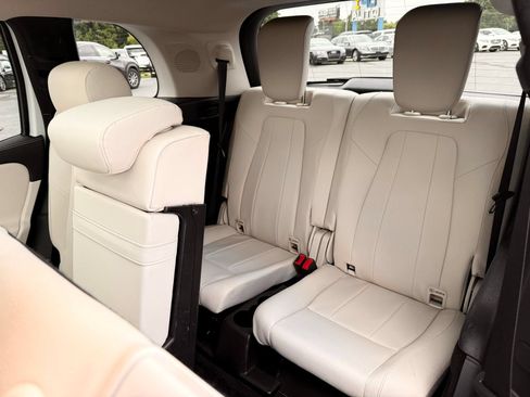 Used 2023 Mercedes-Benz GLB 250 w/ Premium Package image 19