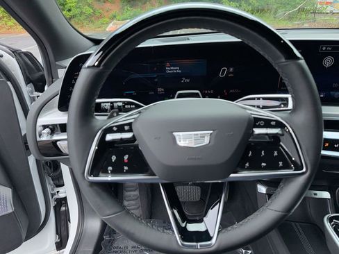 Used 2025 Cadillac Lyriq Sport AWD/4WD image 16