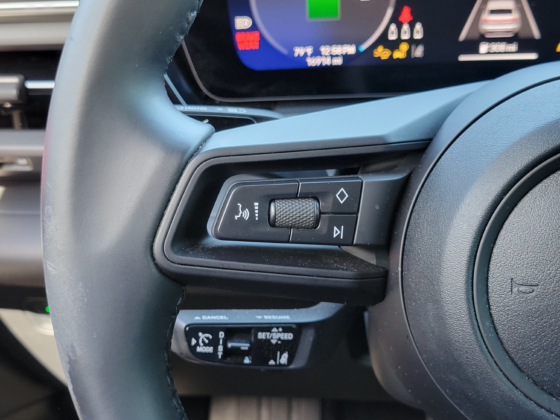 Certified 2024 Porsche Macan 4 Electric AWD/4WD image 13