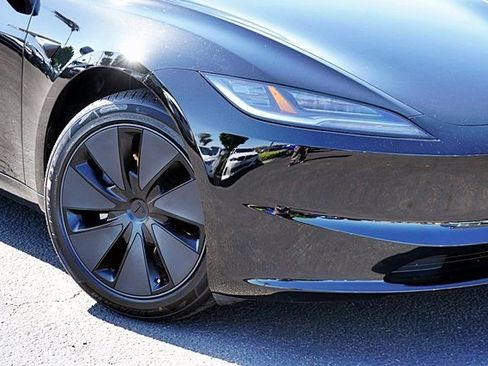 Used 2024 Tesla Model 3 Standard Range RWD image 4