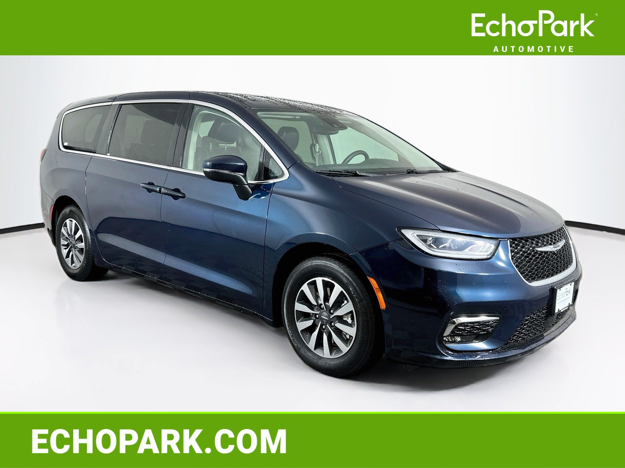 Used 2023 Chrysler Pacifica Touring-L FWD image 1