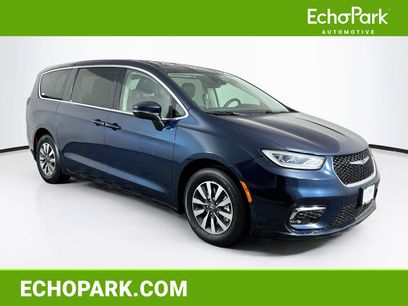 Used 2023 Chrysler Pacifica Touring-L