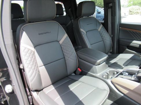 New 2026 GMC Canyon Denali AWD/4WD image 9