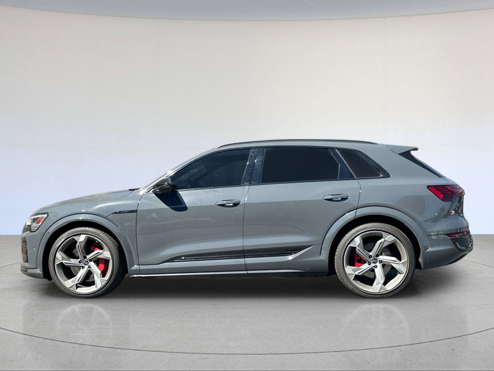 Used 2024 Audi SQ8 e-tron Premium Plus w/ Black Optic Package AWD/4WD image 3