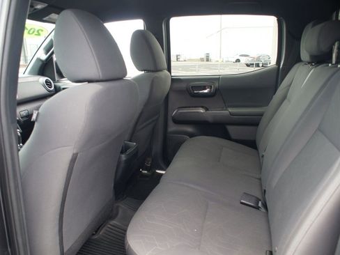 Used 2019 Toyota Tacoma TRD Sport w/ Technology Package AWD/4WD image 14