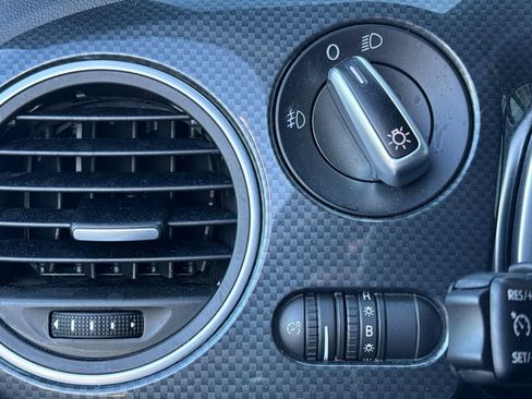 Used 2013 Volkswagen Beetle 2.0T image 25