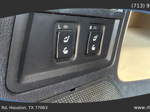 Used 2013 Toyota Sequoia Platinum RWD image 36