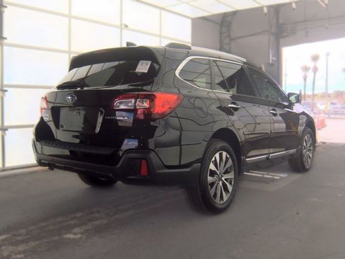 Used 2018 Subaru Outback 2.5i Touring AWD/4WD image 4