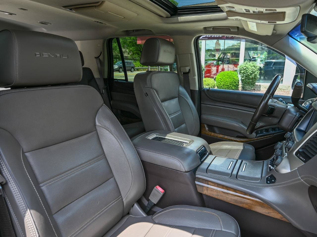 Used 2019 GMC Yukon Denali w/ Denali Ultimate Package AWD/4WD image 25