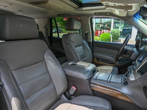 Used 2019 GMC Yukon Denali w/ Denali Ultimate Package AWD/4WD image 25