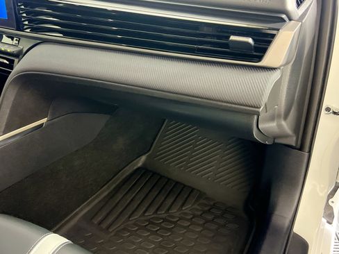 Used 2025 Toyota Camry SE FWD image 34