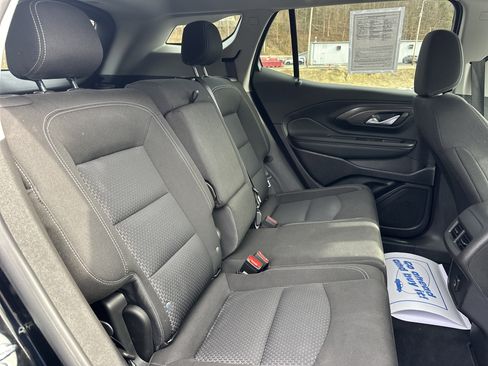 Used 2024 GMC Terrain SLE image 23