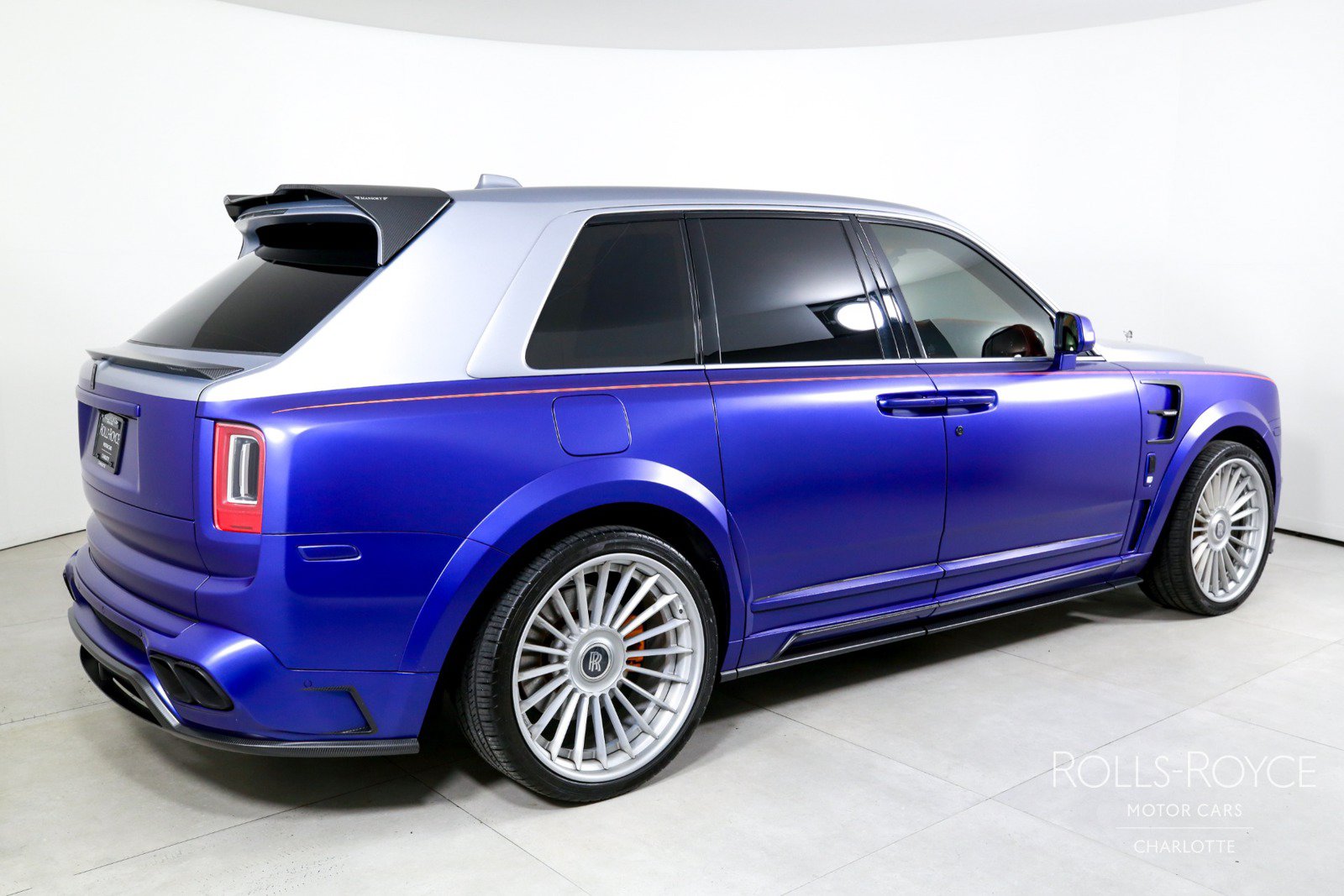 Used 2019 Rolls-Royce Cullinan AWD/4WD image 2