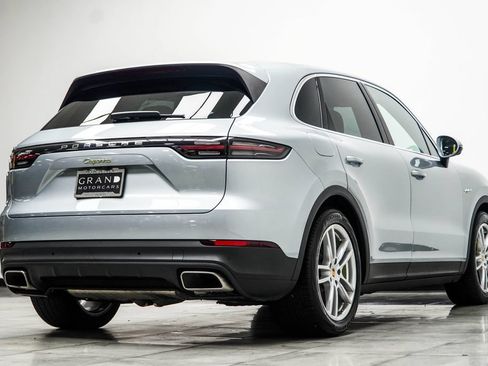 Used 2023 Porsche Cayenne w/ Premium Package AWD/4WD image 15