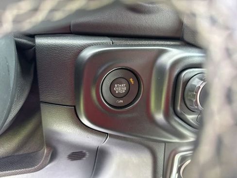 Used 2018 Jeep Wrangler Unlimited Sahara w/ Uconnect 4C Nav & Sound Group AWD/4WD image 20