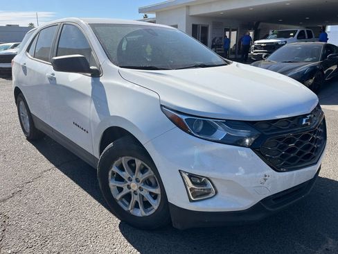 Used 2021 Chevrolet Equinox LS w/ LPO, Blackout Package FWD image 2