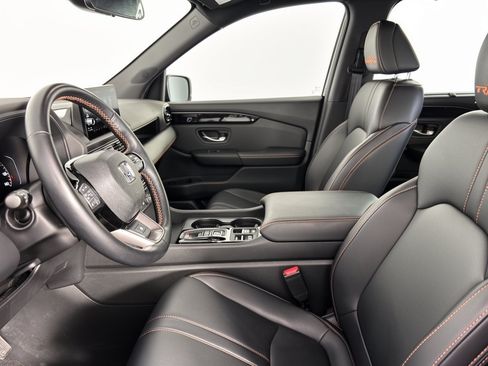 Used 2024 Honda Pilot TrailSport image 5