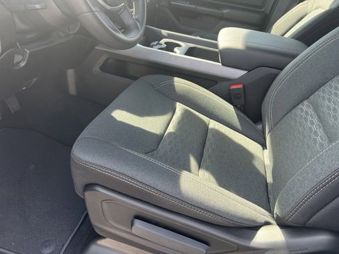 New 2026 RAM 1500 Express AWD/4WD image 13