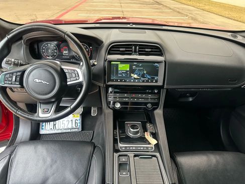 Used 2020 Jaguar F-PACE S image 23