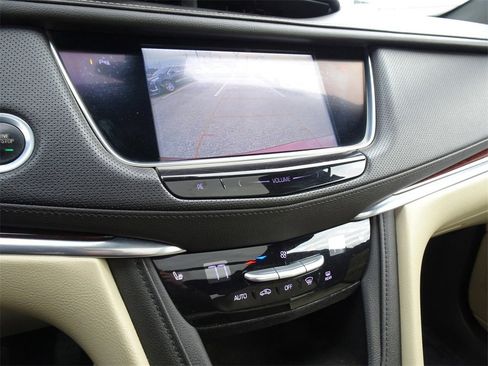 Used 2018 Cadillac XT5 Luxury w/ Driver Awareness Package image 20