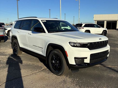 New 2025 Jeep Grand Cherokee L Laredo image 14