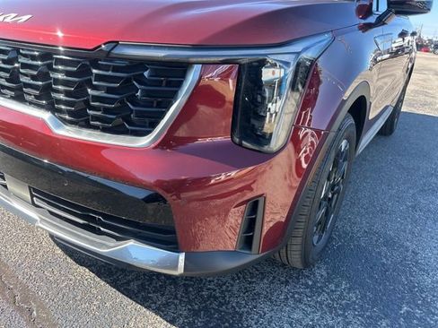 Used 2025 Kia Sorento S image 9