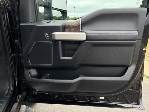 Used 2017 Ford F250 Lariat w/ FX4 Off-Road Package AWD/4WD image 28