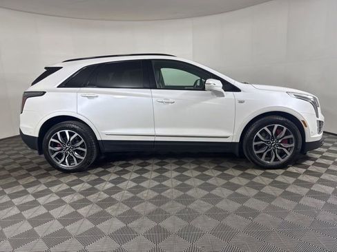 Used 2022 Cadillac XT5 Sportv w/ Platinum Package AWD/4WD image 2