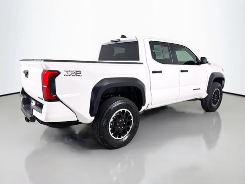 Certified 2025 Toyota Tacoma TRD Off-Road AWD/4WD image 8