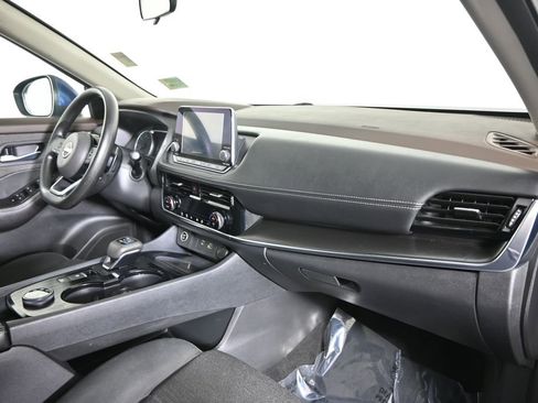 Used 2022 Nissan Rogue SV image 14