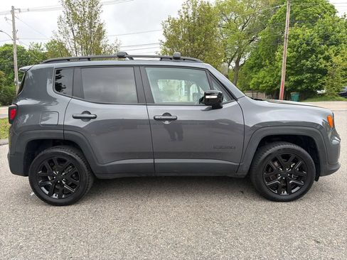 Used 2022 Jeep Renegade Altitude w/ Convenience Group AWD/4WD image 8