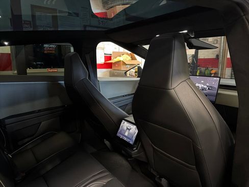 Used 2025 Tesla Cybertruck AWD Crew Cab image 22
