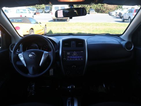 Used 2019 Nissan Versa SV image 45