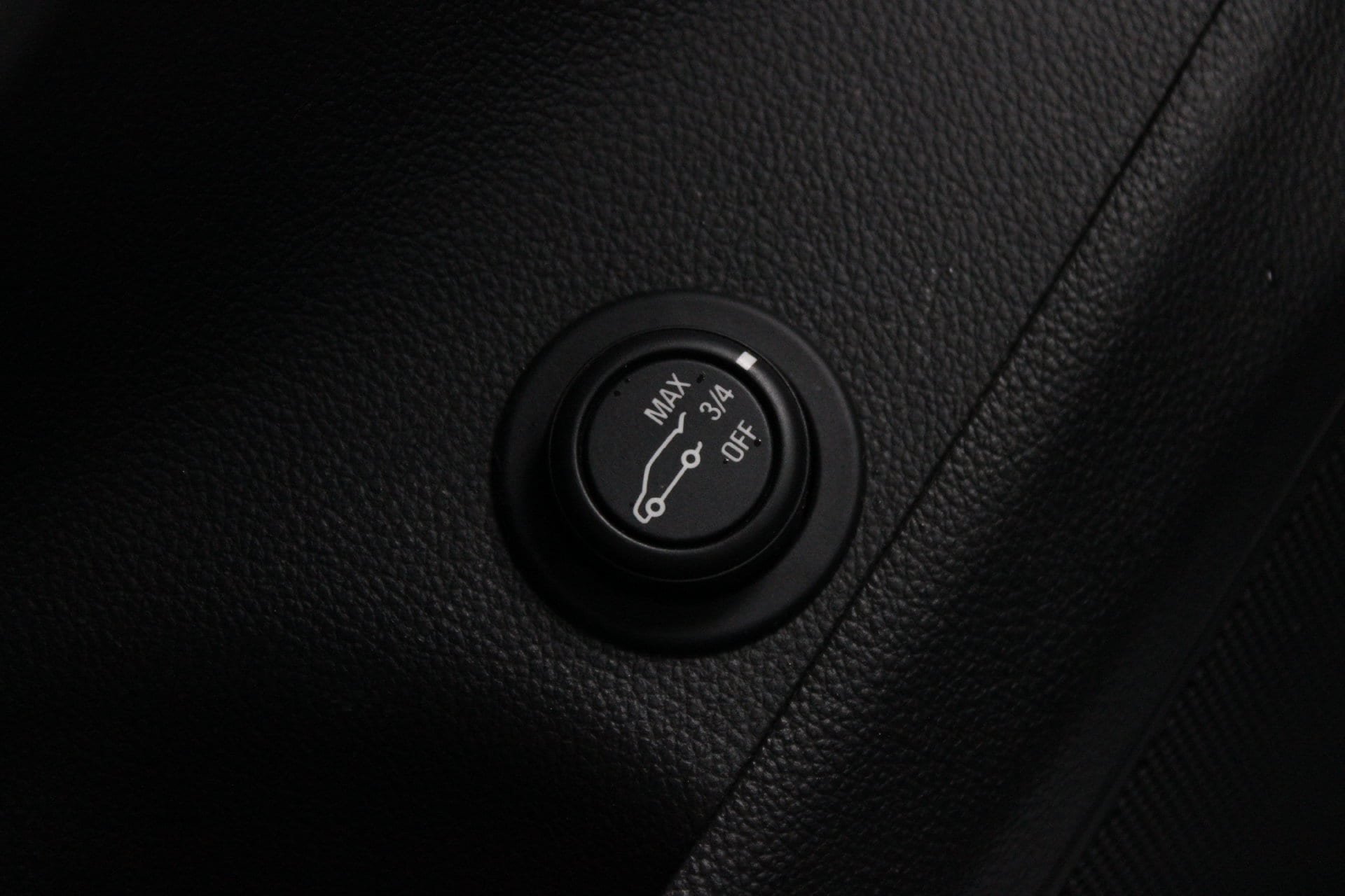 Used 2018 Buick Envision Essence FWD image 25