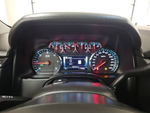 Used 2018 Chevrolet Suburban Premier image 26